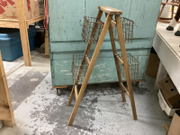 FOLDABLE DECOR "LADDER" W/ (4) REMOVEABLE METAL BASKETS