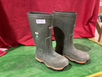 BAFFIN STEEL TOE RUBBER. BOOTS -SIZE 10