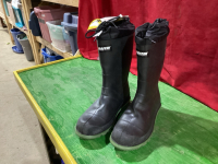 BAFFIN LINED STEEL TOE RUBBER BOOTS - SIZE 11