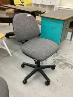 GREY OFFICE CHAIR - NO ARMS