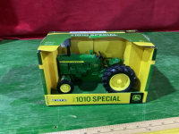 ERTL DIE CAST - 1962 JOHN DEERE 1010 SPECIAL