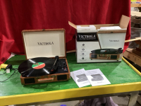 VICTROLA PORTABLE RECORD PLAYER W/ BLUETOOTH