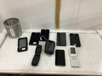 (4) OLDER CELL PHONES & CASES