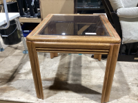 END TABLE WITH GLASS INSERT