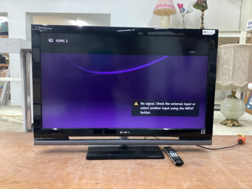 SONY BRAVIA 40" FLAT SCREEN TV W/ REMOTE