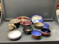 COLLECTION OF POTTERY ITEMS - BOWLS, MUG, PLATTERS