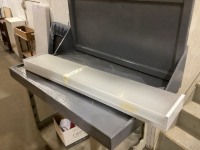 48” FLUORESCENT LIGHT FIXTURE