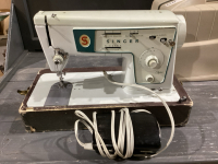 SINGER SEWING MACHINE