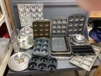 S/S MIXING BOWLS, METAL PIE PLATES, BAKEWARE, SPRINGFORM PAN W/MOLDED BOTTOMS,