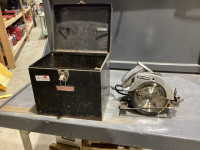 CRAFTSMAN CIRCULAR SAW 7 1/4” IN METAL CASE