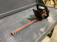 CRAFTSMAN ELECTRIC HEDGE TRIMMER