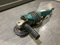 MAKITA ANGLE GRINDER