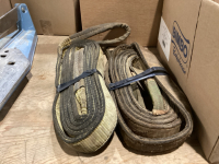 BOX WITH 4 TOW ROPES