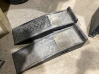 CAR RAMPS - 2 - PLASTIC