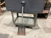 METAL SCOOP SHOVEL