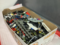 BOX OF MISC LEGO