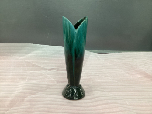 BLUE MOUNTAIN POTTERY VASE - UNMARKED
