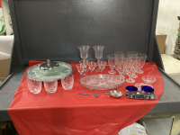 BOX OF VINTAGE GLASSWARE/CRYSTAL - COBALT BLUE CREAM & SUGAR