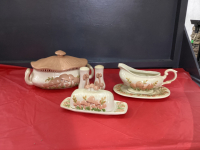 BOX W/ "MUSHROOM" CERAMIC SET