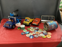 ZENITH RADIO, VINTAGE TOYS, PIGGIE BANK, ASSORTED BUTTONS