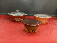 VINTAGE PYREX CASSEROLES W/ LIDS