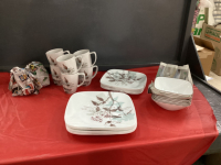 CORELLE DISH SET - 8 PLACE SETTING