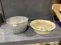 VINTAGE ENAMEL WARE BASIN AND BIG ALUMINUM POT