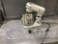 FRIGIDAIRE MIXER WITH BOWL, GUARD, WHISK + HOOK