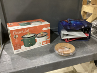 BOX W/2 SLOW COOKERS + AIR FRYER PAPER LINERS, BINDERS