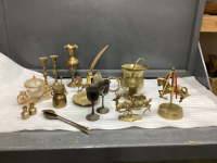 COLLECTION OF BRASS DECOR ITEMS