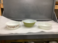 (2) VINTAGE PYREX BOWLS AND VINTAGE WHITE CASSEROLE