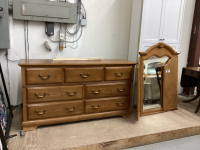 VINTAGE DRESSER W/ SIDE FOLDING MIRROR