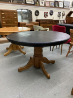 ROUND OAK PEDESTAL TABLE W/ PAINTED BLACK TOP