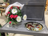 ARTIFICIAL BOUQUET AND A GLASS TRAY