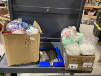 2 BOXES OF YARN AND KNITTING NEEDLES