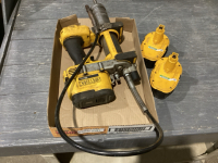 DEWALT GREASE GUN 18V WITH 2 BATTERIES - NO CHARGER