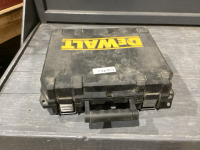 DEWALT 1/2&rdquo; CORDLESS IMPACT 18V WITH BATTERY + CHARGER