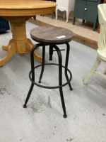 STOOL W/ ADJUSTABLE SEAT