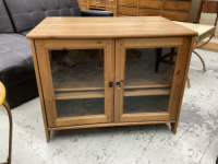 CABINET W/ (2) SHELVES