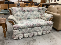 FLORAL LOVESEAT