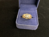 14KT GOLD MENS RING - SIZE 9