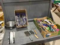2 BOXES KITCHEN UTENSILS