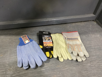 BOX OF WORK GLOVES