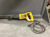 DEWALT CORDED RECIPROCATING SAW
