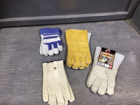 BOX OF WORK GLOVES