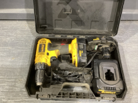 DEWALT CORDLESS DRILL - 18V - 2 BATTERIES & CHARGER