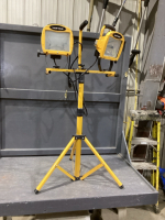 TRIPOD W/ 2 SHOP LIGHTS