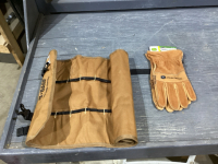 CARHARTT TOOL ROLL + PAIR OF JD LEATHER GLOVES SIZE XL