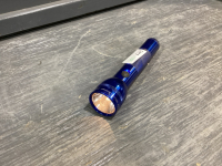 MAGLIGHT TAKES 2 - D BATTERIES