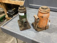 2 BOTTLE JACKS - ORANGE ONE IS FOR PARTS, GREEN ONE NEEDS OIL